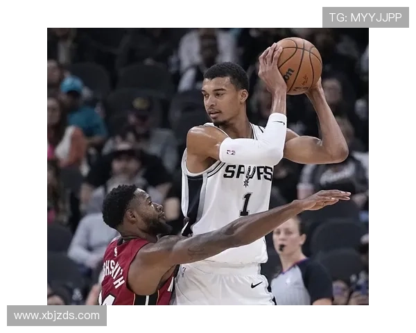 文班亚马逆天上篮引爆全场 领衔28日NBA五佳球精彩瞬间