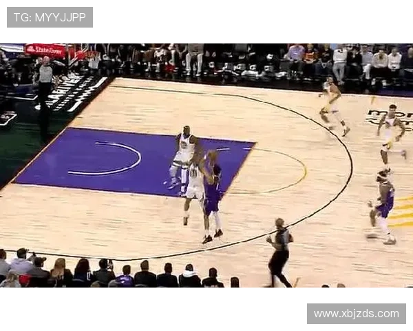 布克追身三分命中却遭裁判无视3加1机会球队分差扩大至20分以上